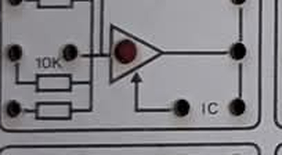 Integrator 1 at high magnification, showing an arrow into the amplifier from a jack labelled IC.